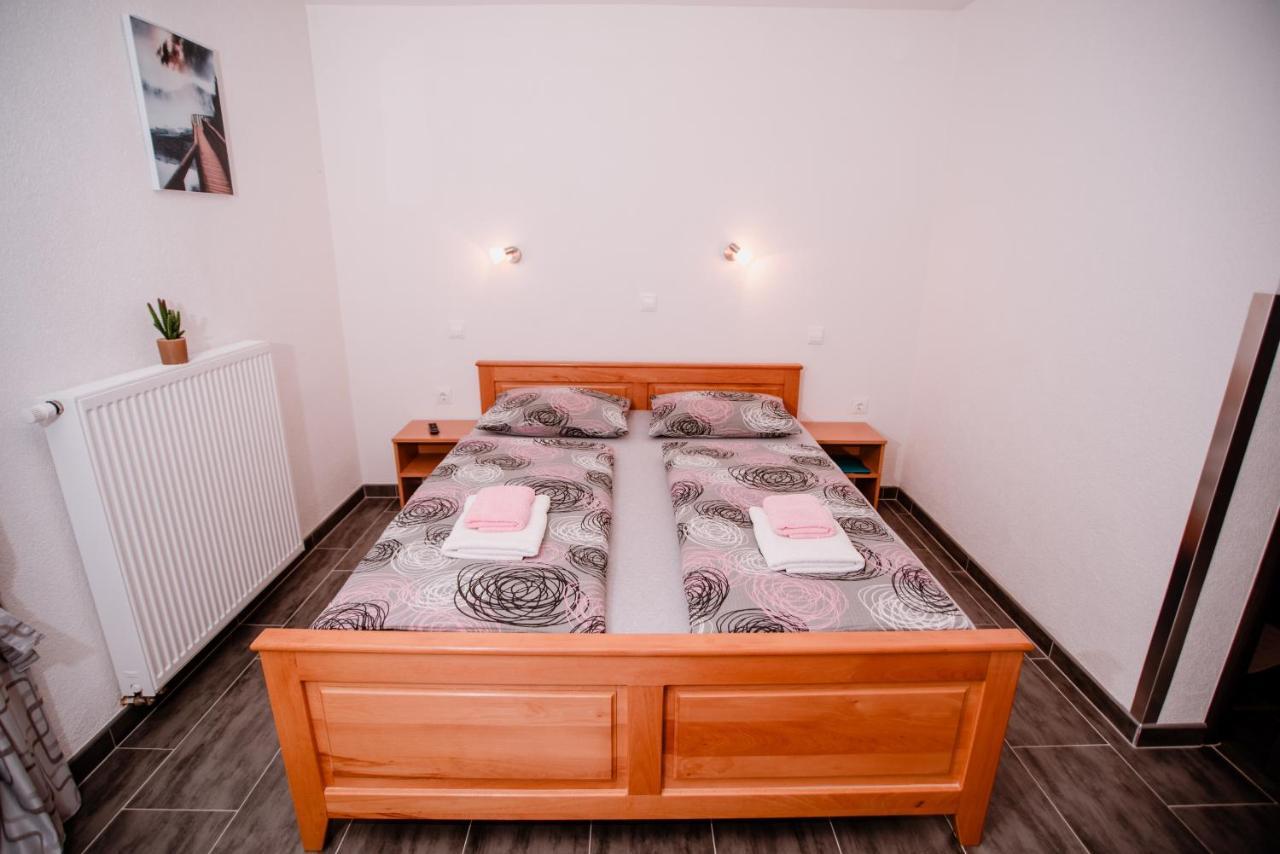 House Karakas Hotel Korenica Bagian luar foto