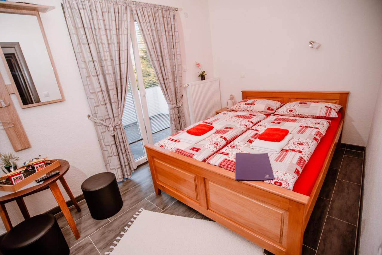 House Karakas Hotel Korenica Bagian luar foto